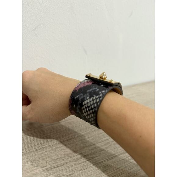 Fendi Wide Black/Gold Snakeskin Cuff Bracelet with Gold Clasp M - Picture 4 of 5